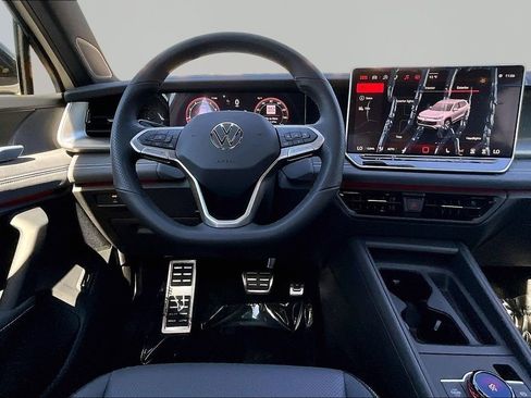 New 2026 Volkswagen Tiguan SE R-Line image 8