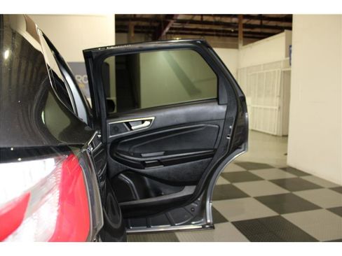 Used 2024 Ford Edge Titanium image 22