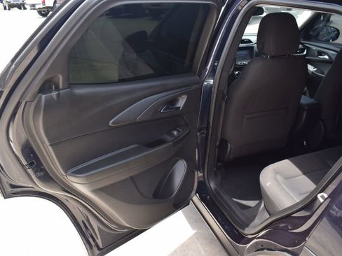Used 2021 Chevrolet TrailBlazer LT w/ Convenience Package FWD image 11