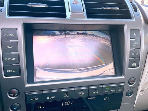 Used 2017 Lexus GX 460 Premium image 16