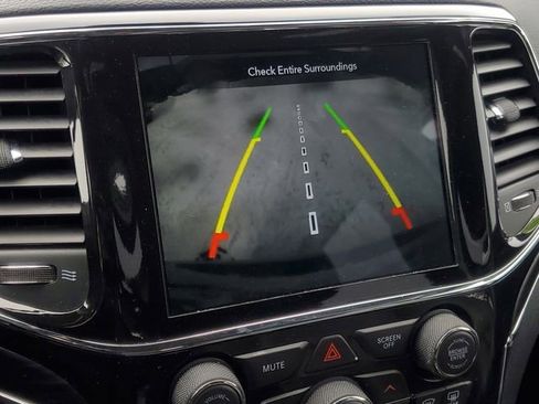 Used 2022 Jeep Grand Cherokee Limited image 23