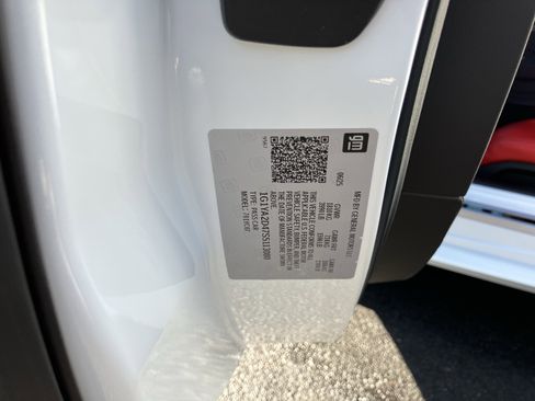 Used 2025 Chevrolet Corvette Stingray Coupe w/ 1LT image 34