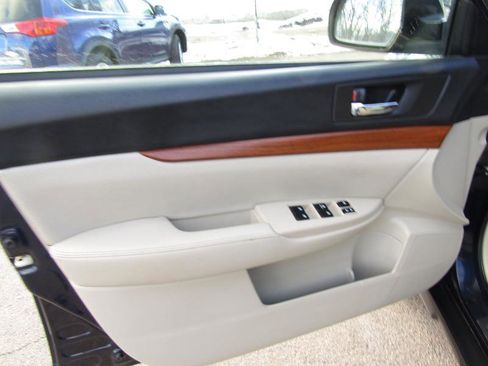 Used 2013 Subaru Outback 3.6R Limited w/ Moonroof Pkg image 23