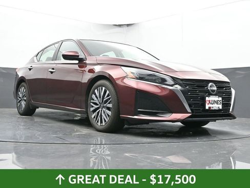 Used 2023 Nissan Altima 2.5 SV image 45