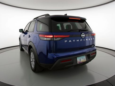 Used 2025 Nissan Pathfinder SV image 6