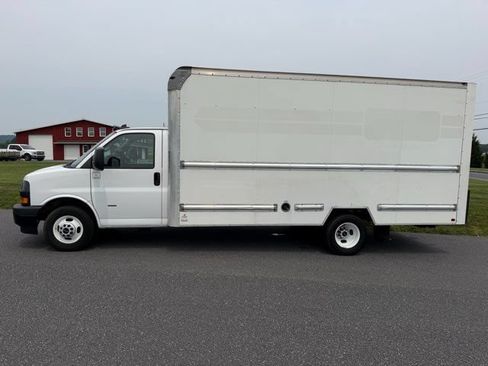 Used 2021 GMC Savana 3500 Extended w/ Power Convenience Package RWD image 2