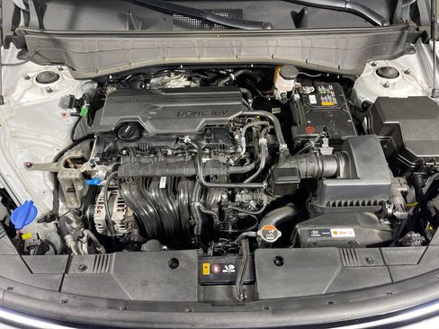 Certified 2025 Hyundai Kona SEL AWD/4WD image 9
