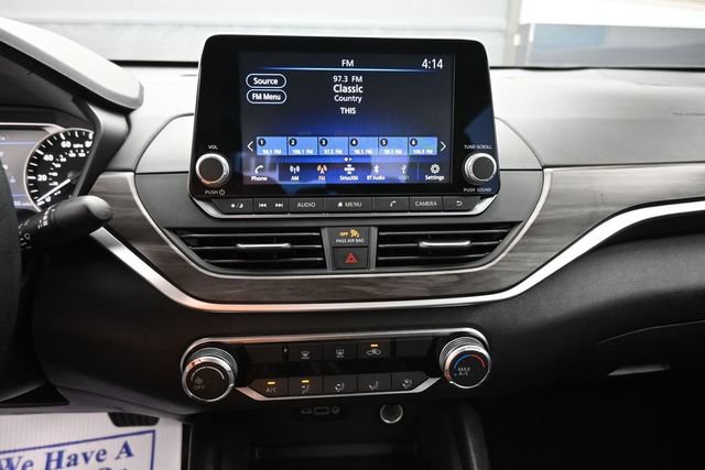 Used 2025 Nissan Altima 2.5 SV FWD image 17