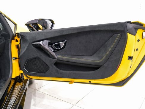 Used 2018 Lamborghini Huracan Performante image 43