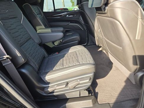 Used 2024 Cadillac Escalade Sport Platinum w/ LPO, ONYX Package AWD/4WD image 10