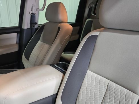 Used 2023 Nissan Titan SV w/ SV Convenience Package image 15