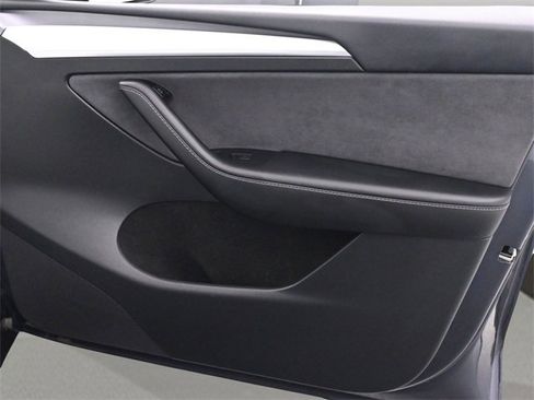 Used 2023 Tesla Model Y Performance image 19