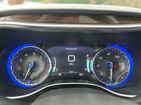 Used 2024 Chrysler Pacifica Limited image 16