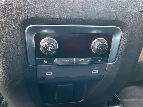 Used 2023 Chevrolet Suburban Premier AWD/4WD image 32