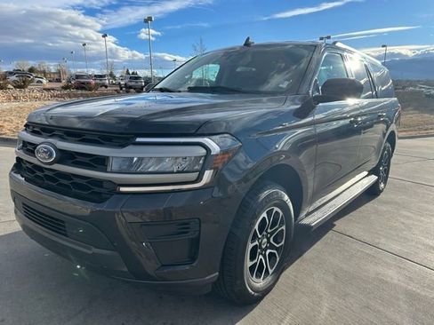 Used 2024 Ford Expedition Max XLT image 3