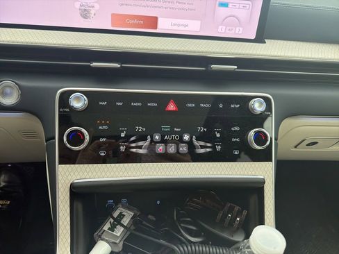 Used 2025 Genesis GV80 3.5T Prestige image 3