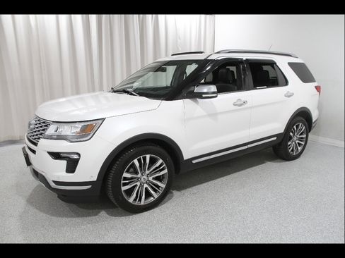 Used 2018 Ford Explorer Platinum AWD/4WD image 3
