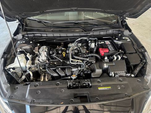 Used 2025 Nissan Altima 2.5 SV FWD image 33