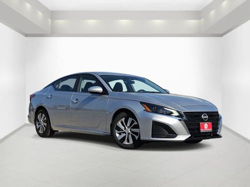 Used 2023 Nissan Altima 2.5 S image 1