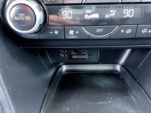 Used 2017 MAZDA MAZDA3 Touring w/ Popular Equipment Package image 19