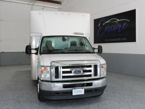 Used 2022 Ford E-450 and Econoline 450 Super Duty RWD image 2