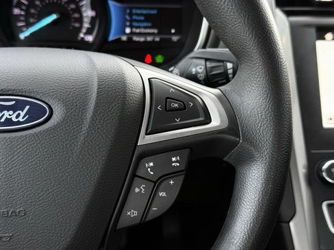 Used 2019 Ford Fusion SE FWD image 28