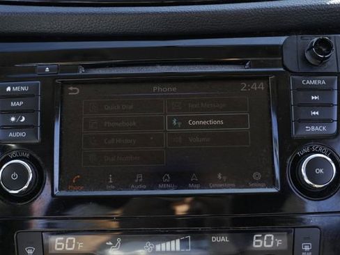 Used 2018 Nissan Rogue SV w/ Premium Package image 53