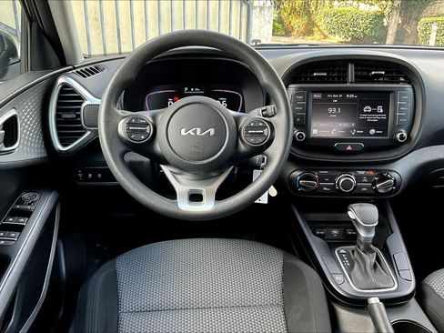 Used 2023 Kia Soul LX image 5