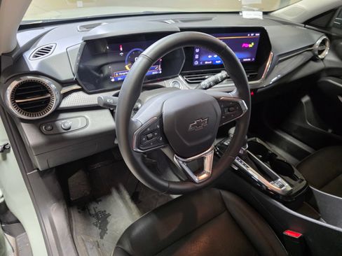 Used 2025 Chevrolet Trax ACTIV w/ Driver Confidence Package FWD image 17