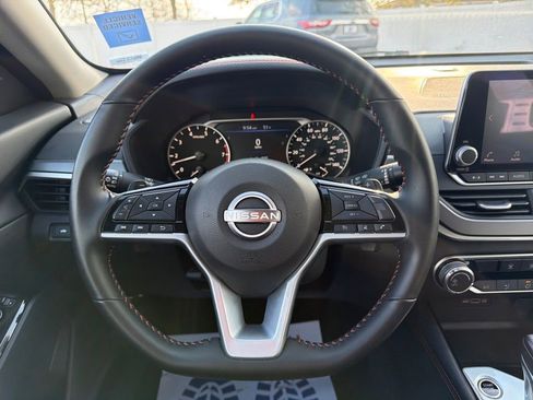 Used 2025 Nissan Altima 2.5 SR image 19