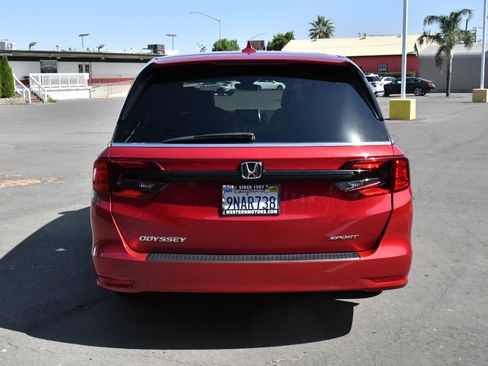 Used 2024 Honda Odyssey Sport image 7