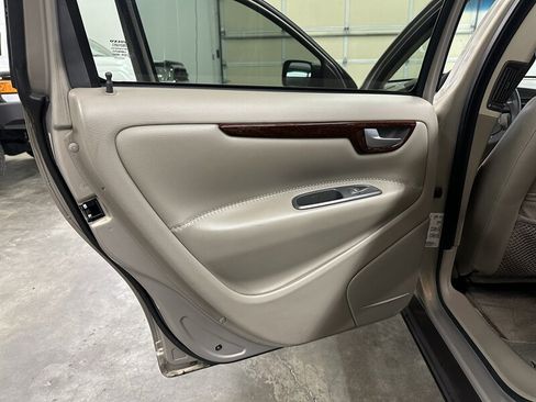 Used 2002 Volvo V70 Cross Country AWD/4WD image 36