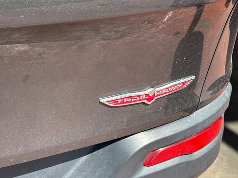 Used 2015 Jeep Cherokee Trailhawk image 6