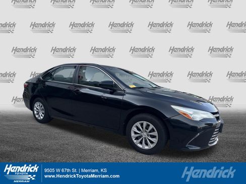 Used 2017 Toyota Camry LE FWD image 1