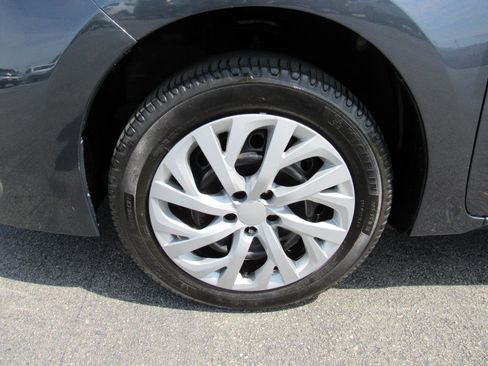 Used 2017 Toyota Corolla LE w/ Carpet Mat Package (TMS) FWD image 10
