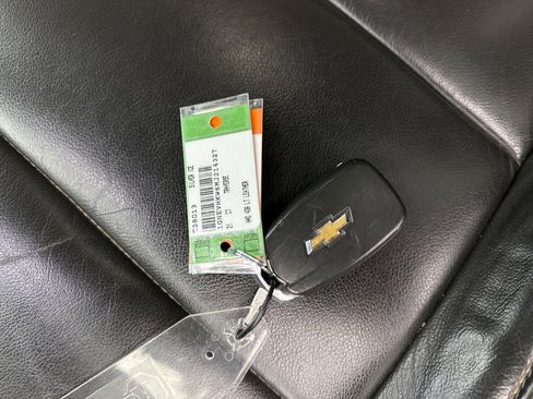 Used 2021 Chevrolet Traverse LT w/ LT Premium Package image 12