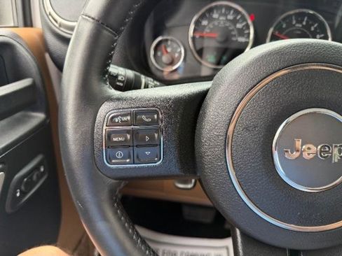 Used 2016 Jeep Wrangler Unlimited Sahara w/ Connectivity Group AWD/4WD image 15