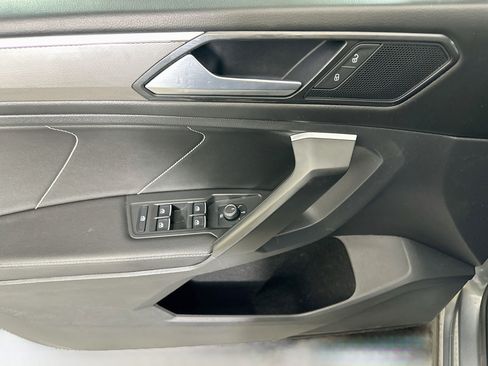 Used 2023 Volkswagen Tiguan SE R-Line FWD image 15