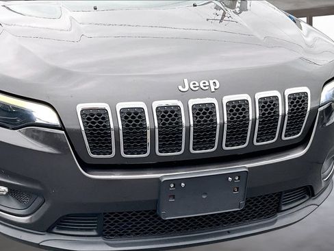 Used 2019 Jeep Cherokee Latitude Plus w/ Cold Weather Group AWD/4WD image 28