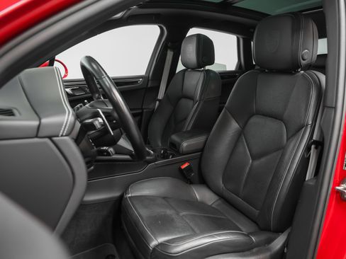 Certified 2023 Porsche Macan AWD/4WD image 47