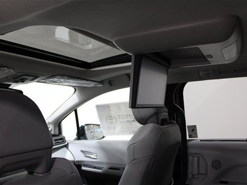 New 2026 Toyota Sienna XLE image 5