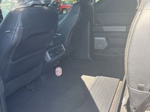 Used 2025 Ford F350 Lariat w/ Chrome Package image 23