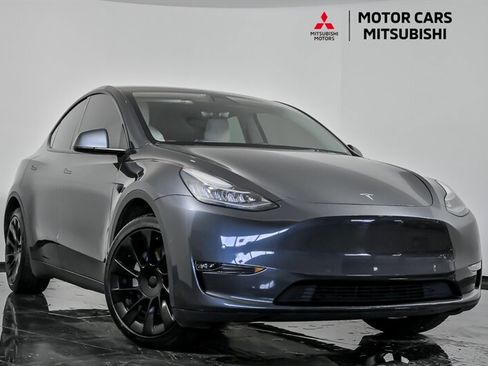 Used 2022 Tesla Model Y Long Range AWD/4WD image 1
