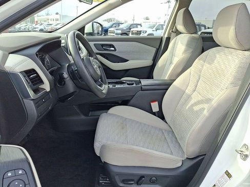 Used 2023 Nissan Rogue SV image 15