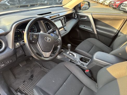 Used 2018 Toyota RAV4 XLE AWD/4WD image 13