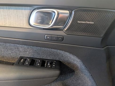 New 2026 Volvo XC40 B5 Ultra w/ Climate Package image 9