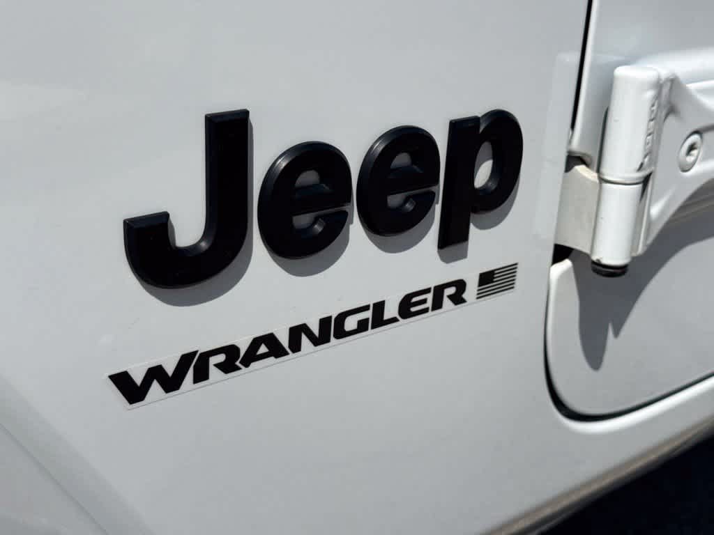Used 2025 Jeep Wrangler Unlimited Sahara AWD/4WD image 11