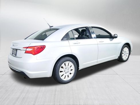 Used 2011 Chrysler 200 LX FWD image 7