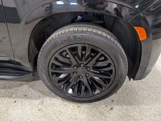Used 2024 GMC Yukon Denali AWD/4WD image 13