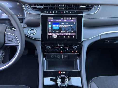 New 2025 Jeep Grand Cherokee L Altitude image 14